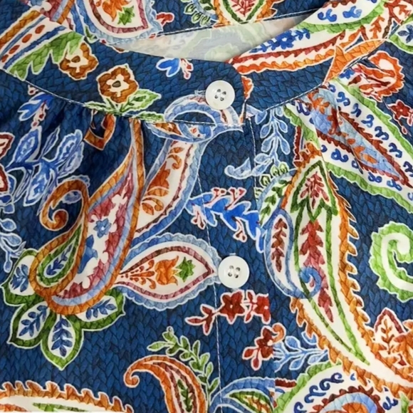 !! SOLD !! Paisley print button front blouse - Picture 2 of 3